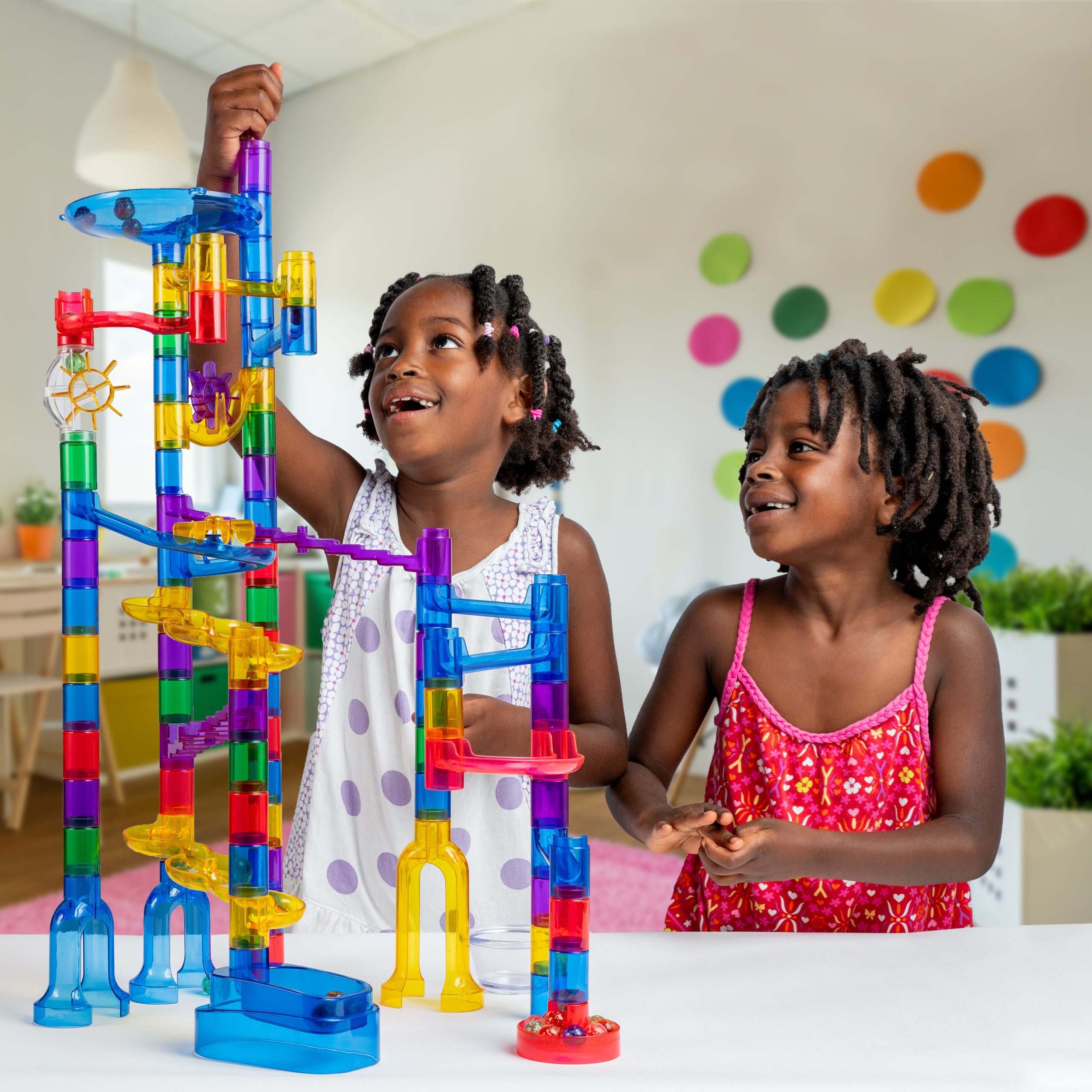 National Geographic 50pc Glow-in-the-Dark Marble Run lifestyle 1